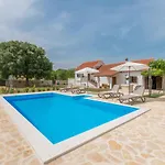 Willa Vitis Zadarvillas Oklaj