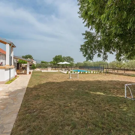 Vitis Zadarvillas * Oklaj