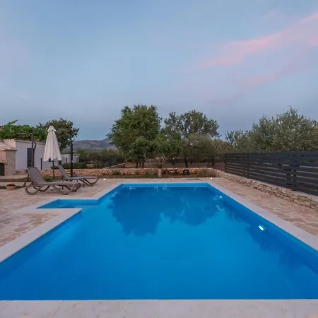 Vitis Zadarvillas * Oklaj